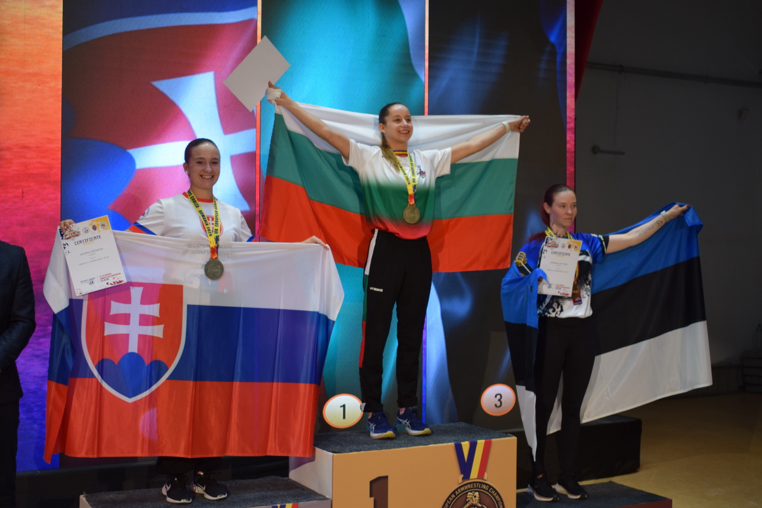 Viktória Žáčeková získala striebro v pravej ruke — 1
