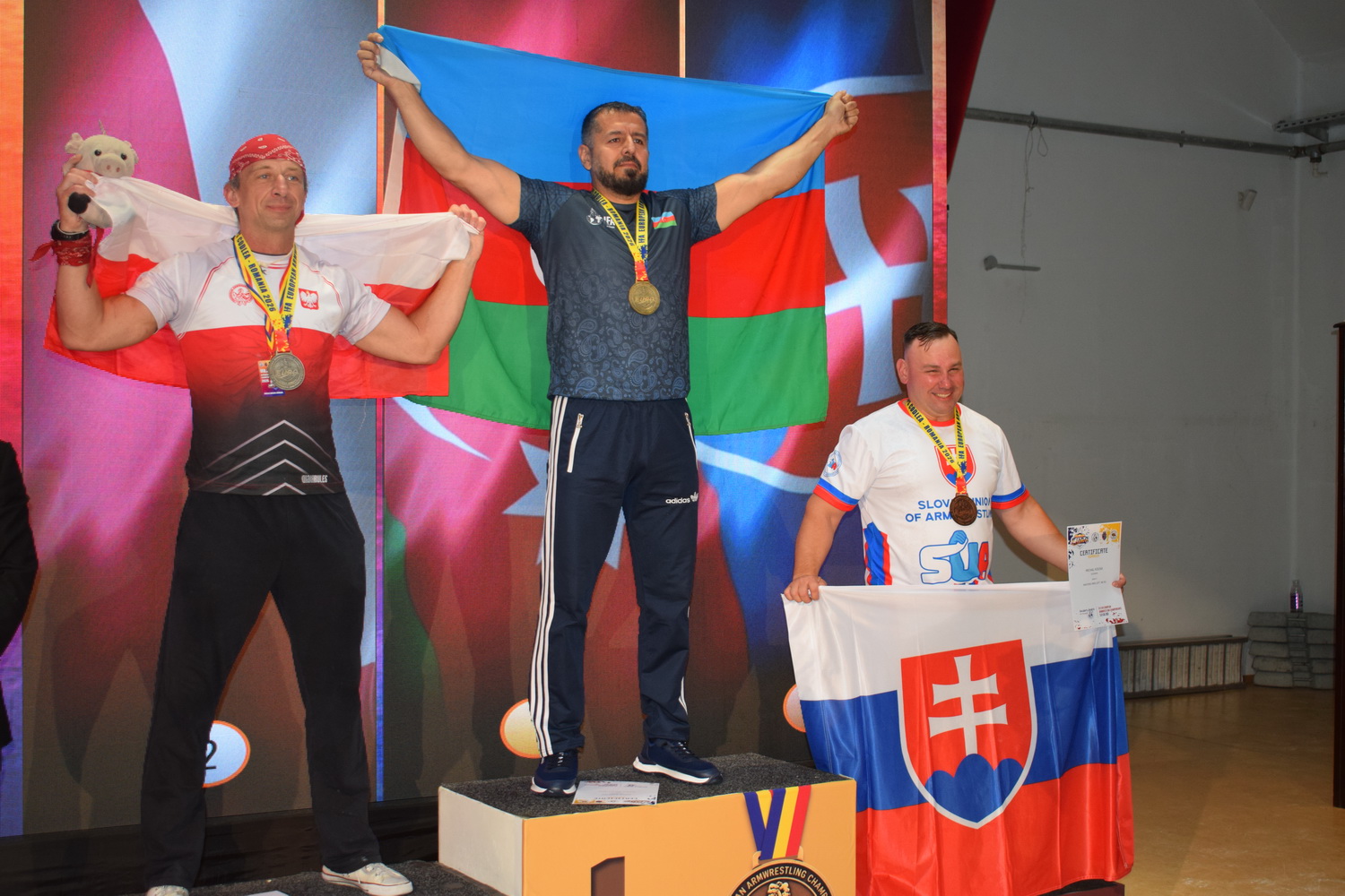Ceco pokračuje zlatý — 4